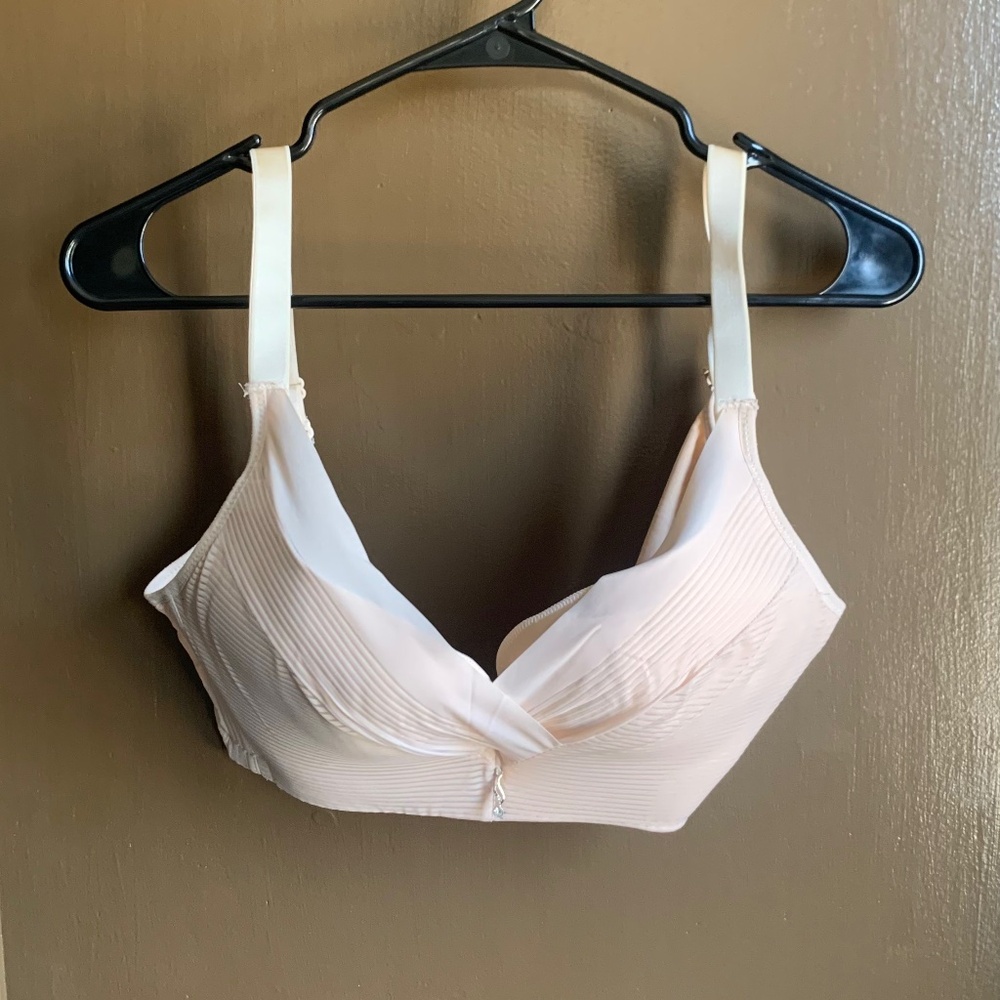 Bras Brand unknown